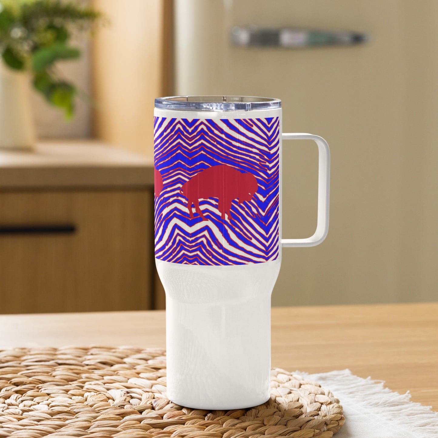 Travel mug with a handle